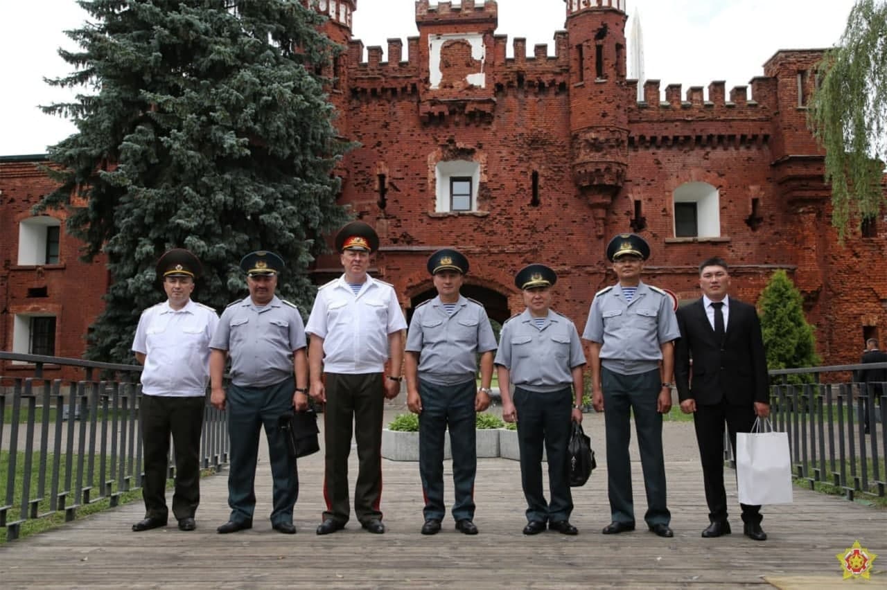 Казахстанская делегация во главе с первым заместителем Министра обороны посетила Брест