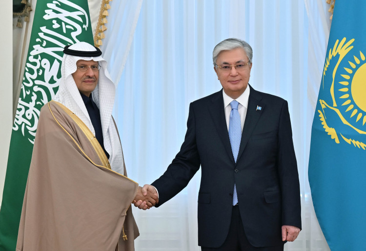 Глава государства принял министра энергетики Королевства Саудовская Аравия Абдулазиза бен Салмана Аль Сауда