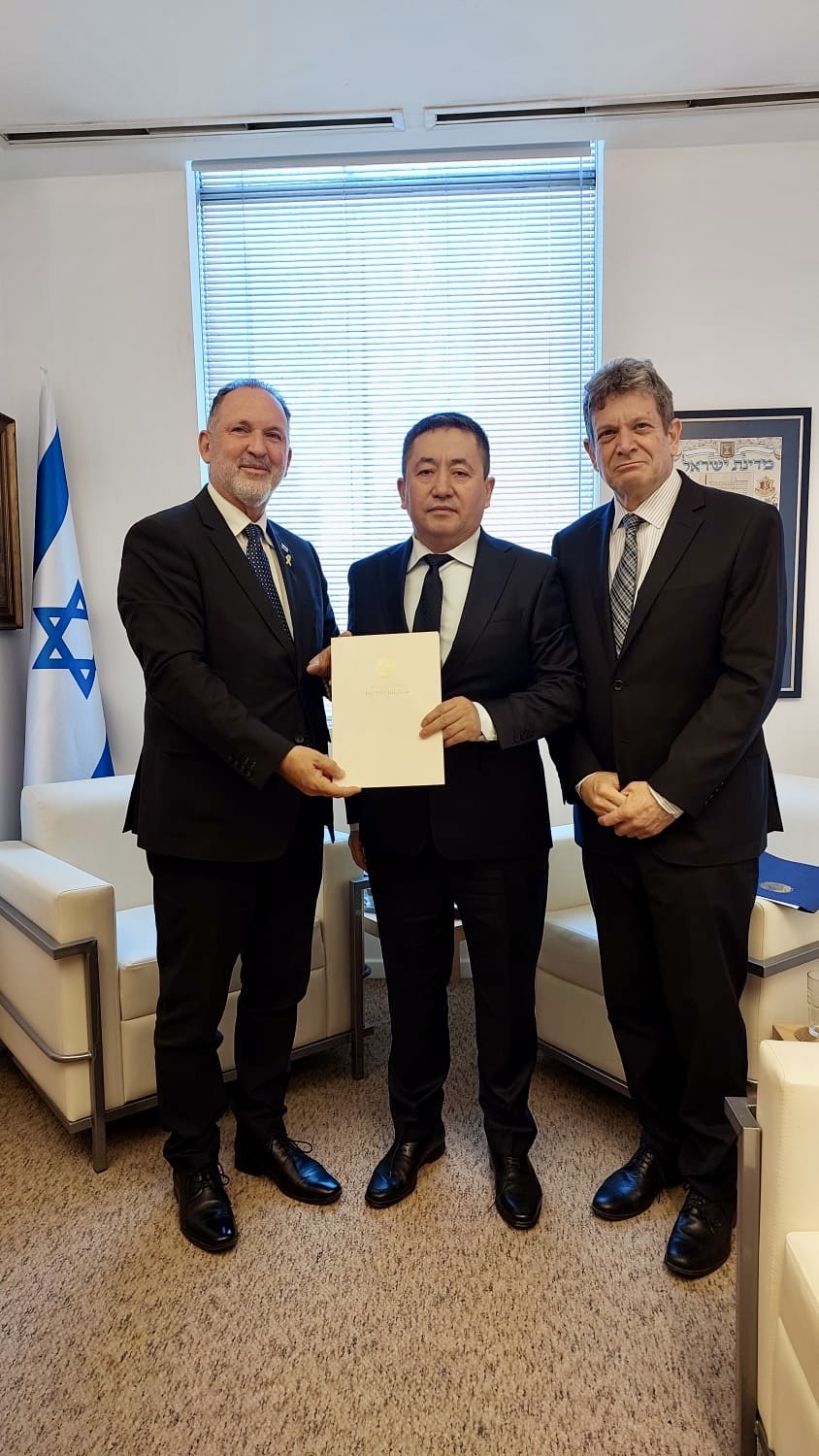 Посол Казахстана в Израиле вручил копии верительных грамот