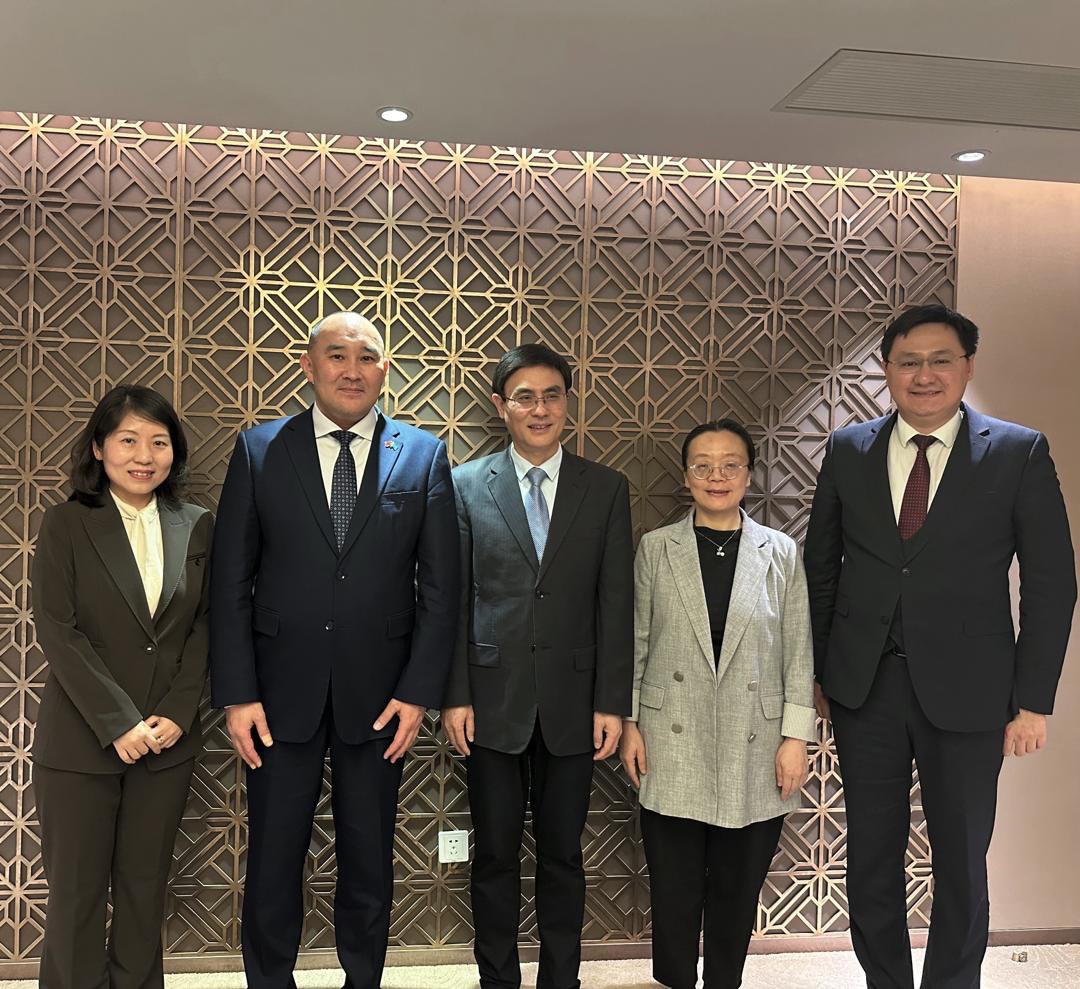 С руководством Канцелярии иностранных дел Народного правительства провинции Цзянси обсуждены перспективы двустороннего взаимодействия