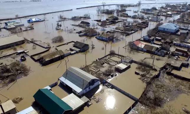 В результате паводков в Казахстане ведутся эвакуационные работы