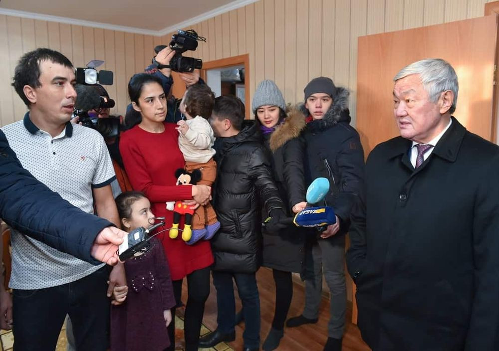 Сапарбаев Солтүстiк Қазақстан облысында қоныс аударушыларға арналған үйлердi аралады