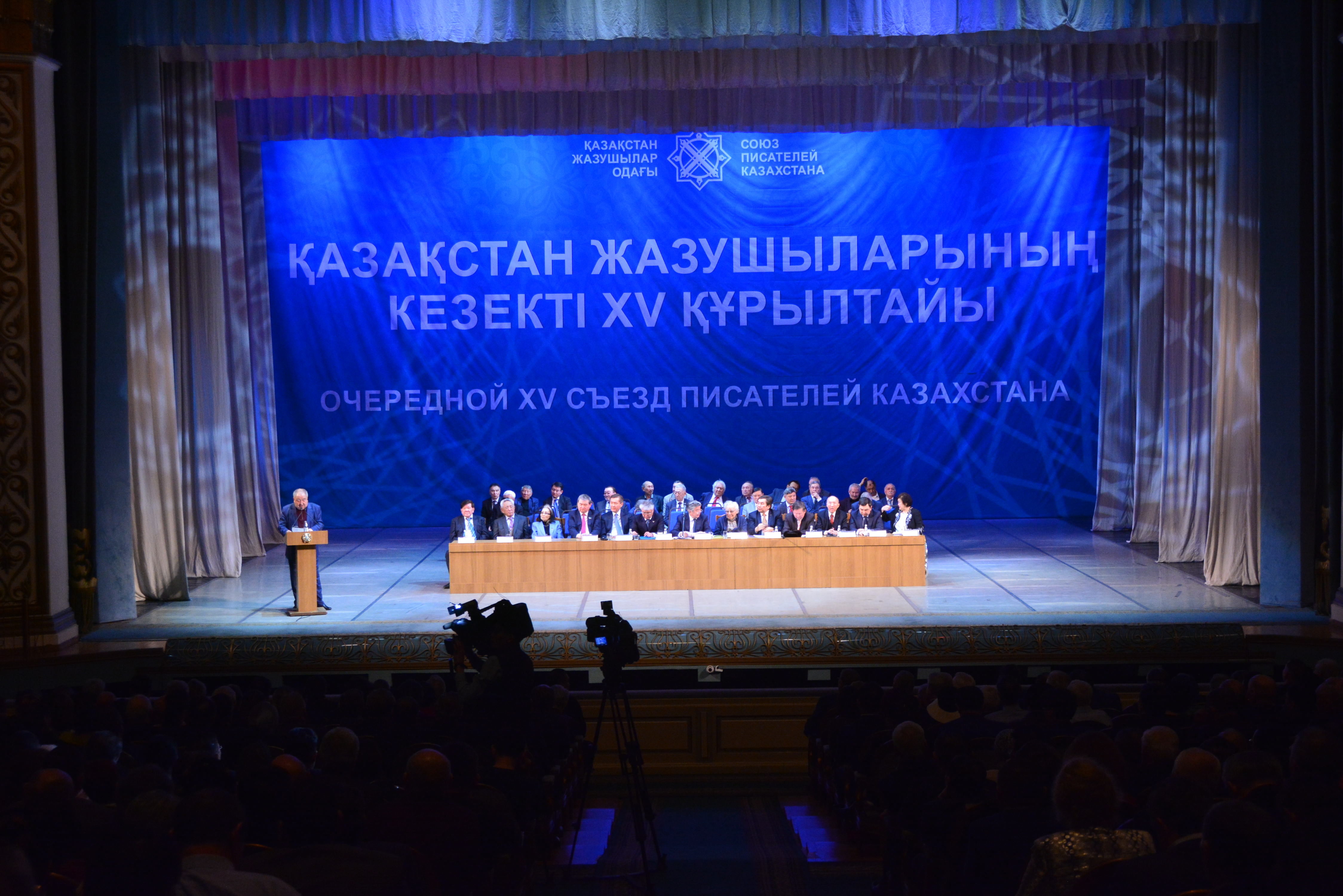 Ұлықбек Есдәулет Жазушылар одағының төрағасы болып сайланды