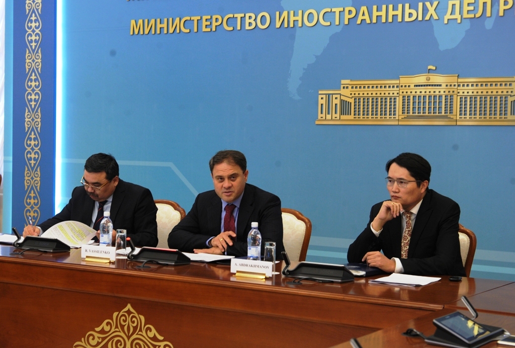 Қазақстанның СІМ-де БҰҰ қарусыздану саласы бағдарламасының стипендиаттарын қарсы алды 