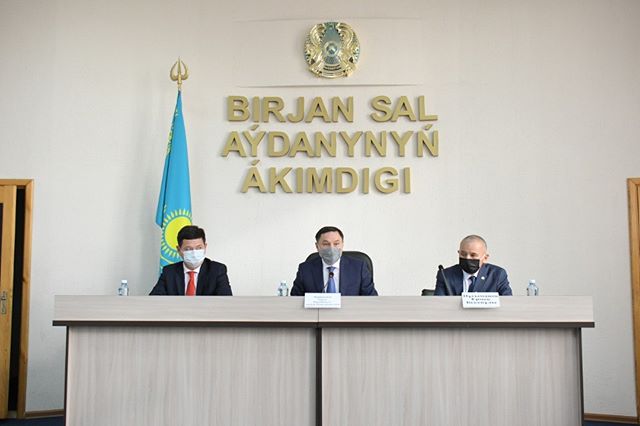 Ақмола облысының әкімі Ермек Маржықпаев Біржан сал ауданы активіне қатысып, Қазақстан Республикасының Президенті Әкімшілігінің келісіміне сай және аудандық мәслихат депутаттарының толық қолдауымен аудан әкімі лауазымына бұған дейін Бурабай ауданы әкімінің орынбасары болып қызмет атқарған Достанбек Берікұлы Есжановты тағайындап, жаңа әкімді актив мүшелеріне таныстырды