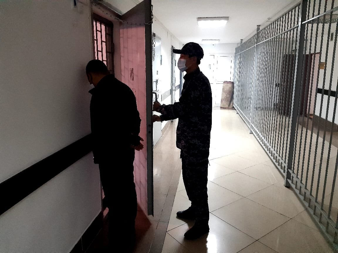 Полицейские г. Кентау задержали подозреваемого в сбыте наркотиков