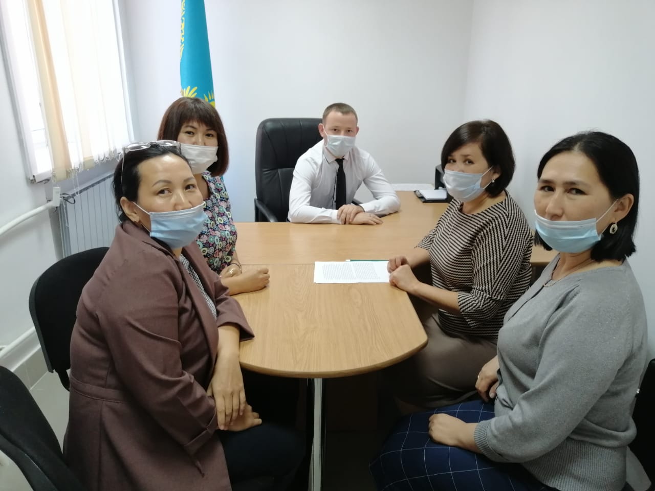 «Біздің таңдауымыз – латын әліпбиіне көшу» тақырыбындағы дөңгелек үстел