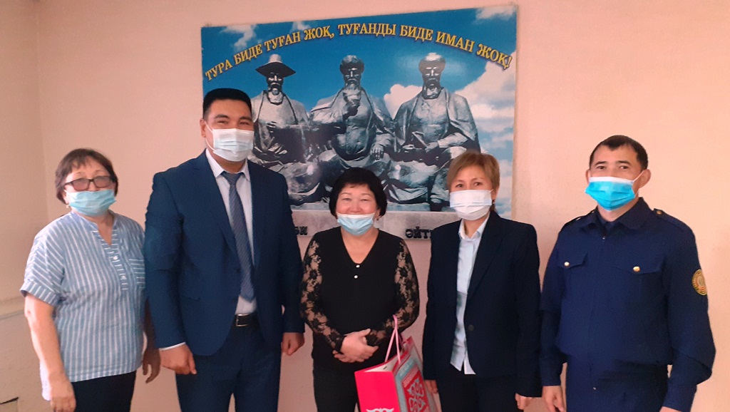 Катонқарағай аудандық соты «Қарттар күніне» орай сот жүйесінің ардагерлерін құттықтады