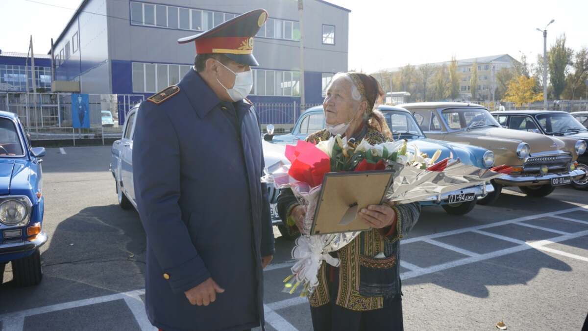 Жамбыл облысы ПД бастығы ең тәртіпті жүргізушімен кездесті