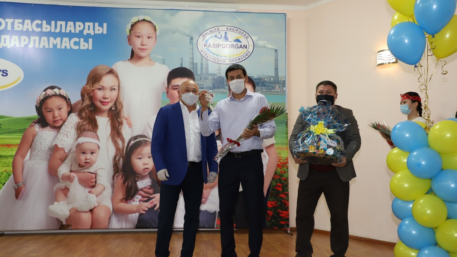 В Балхаше 46 многодетных семей получили квартиры от корпорации «Казахмыс»