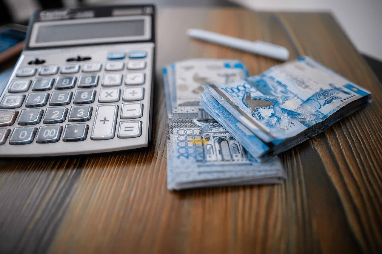 2021 жылға арналған республикалық бюджет түсімдері  11,4 трлн. теңге деңгейінде болжанып отыр. Бұл туралы «2021 – 2023 жылдарға арналған республикалық бюджет туралы» Заң жобасын Парламент Мәжілісінің жалпы отырысында ұсыну барысында ҚР Қаржы министрі Ерұлан Жамаубаев хабарлады.