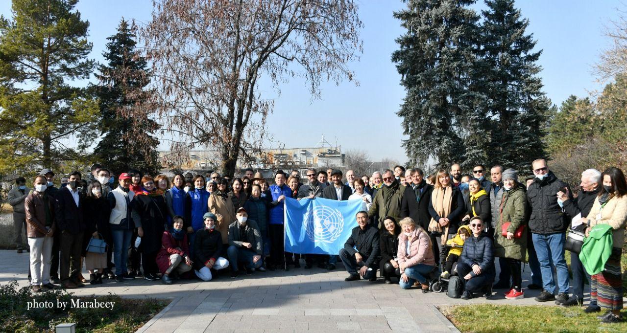 Аллея Мира заложена в честь 75-летия ООН в Ботаническом саду Алматы