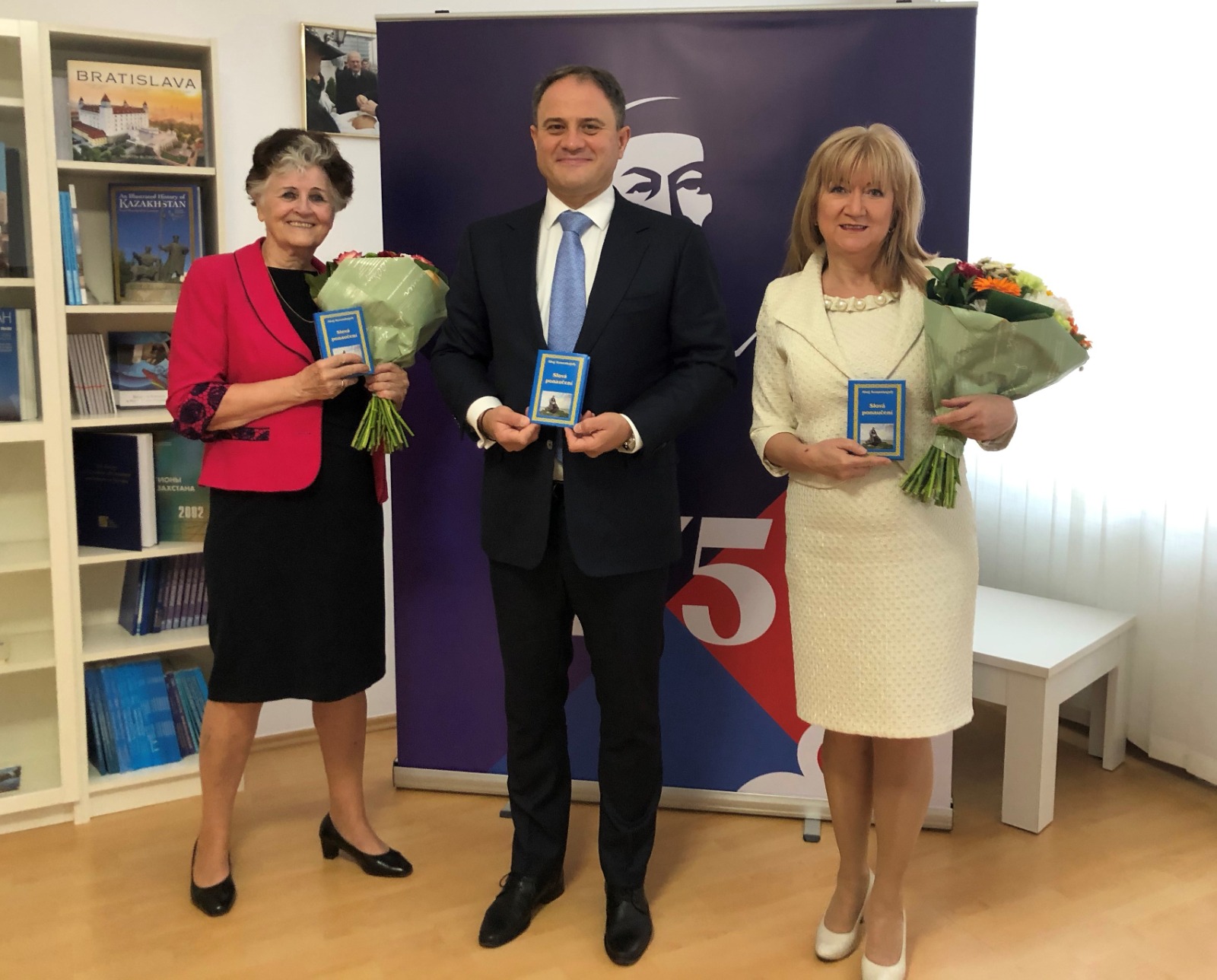 Абай словак тілінде «сөйледі»