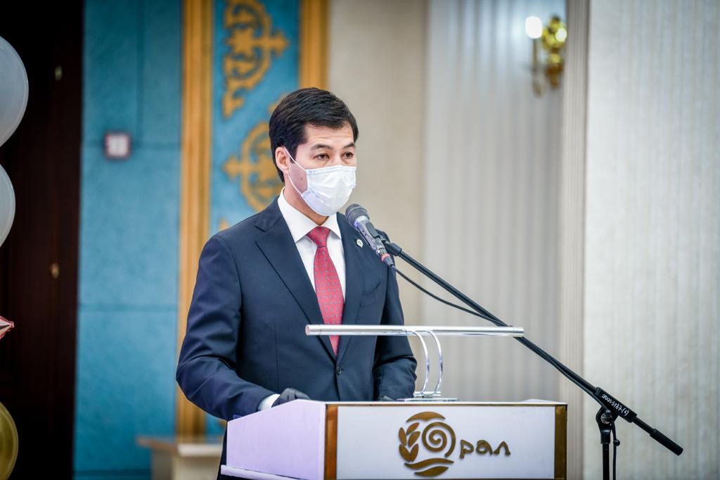 Облыс әкімі Ғали Есқалиев ұстаздарды кәсіби мерекемен құттықтады