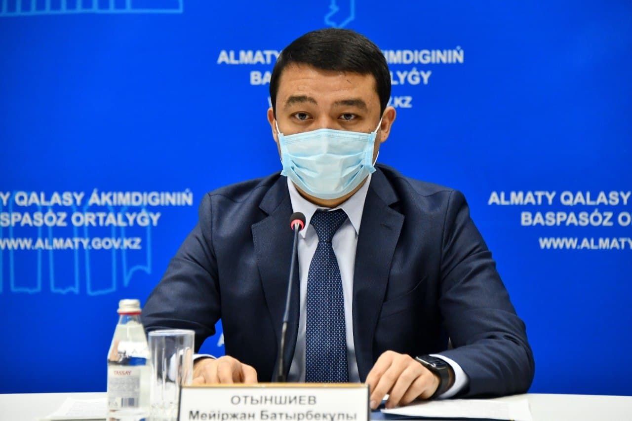В Алматы в целях профилактики коронавируса дезинфекция подъездов проводится трижды в неделю, задействованы 600 дезинфекторов