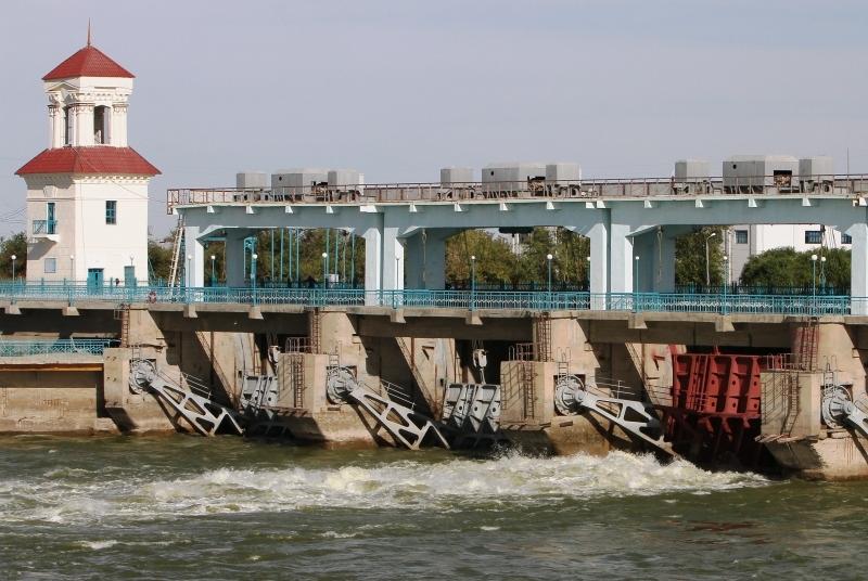 Ол ақшаға порно видео түсіруге келісті.