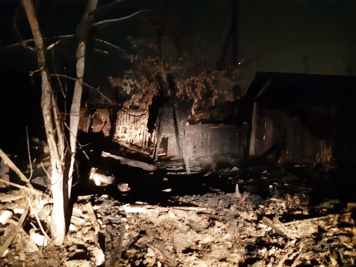Костанайские пожарные  обнаружили  2 обгоревших  трупа в сгоревшем сарае