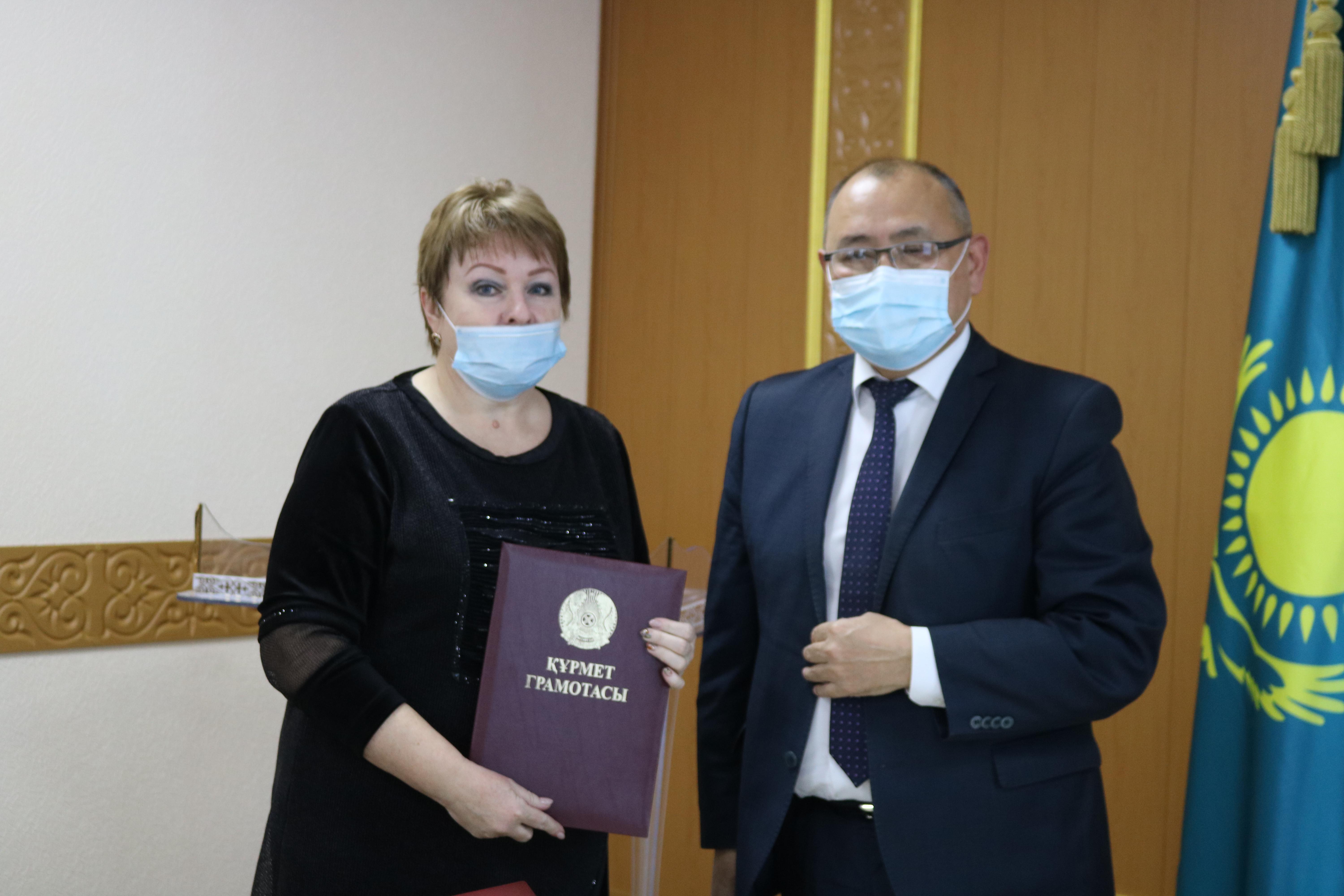 Қала әкімі ҚР Ауыл шаруашылығы, тамақ және өңдеу өнеркәсібі қызметкерлерінің күніне орай құрмет грамоталарын табыстады