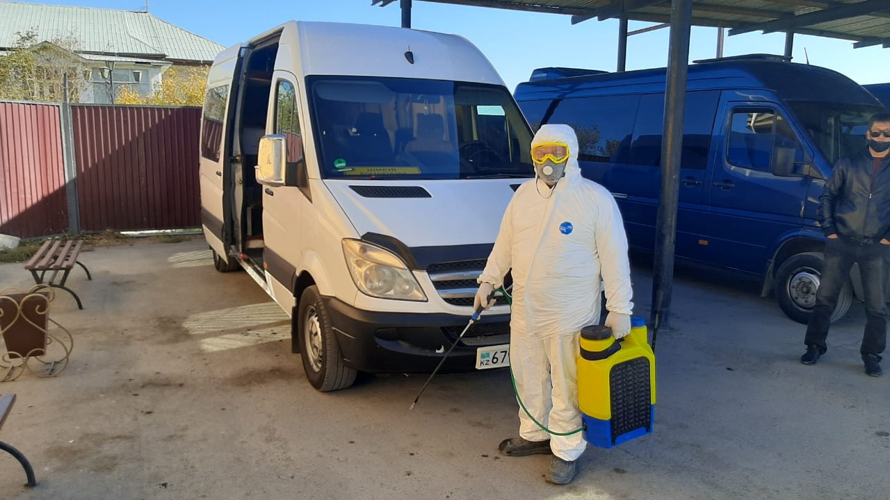 In the buildings of bus stations, sanitary and disinfection requirements are strictly observed.