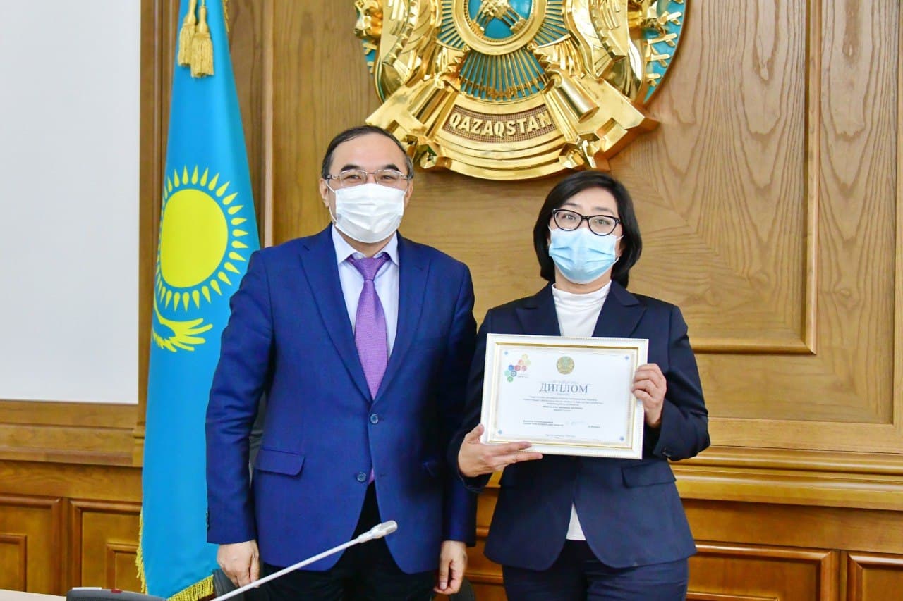 Алматы ҮЕҰ өкілдеріне IX Азаматтық форум қорытындысы бойынша гранттар табысталды