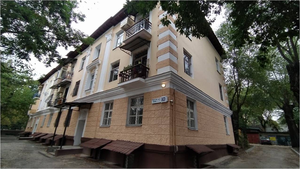 В Алмалинском районе Алматы завершается ремонт фасадов жилых домов