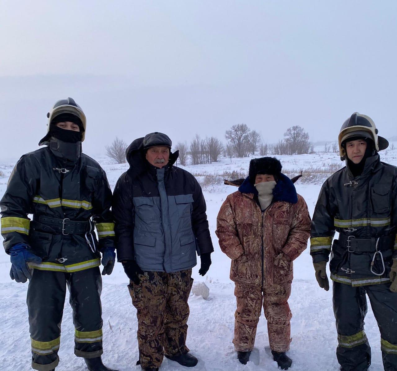 За минувшие сутки из снежных заносов спасено два человека, найден один пропавший