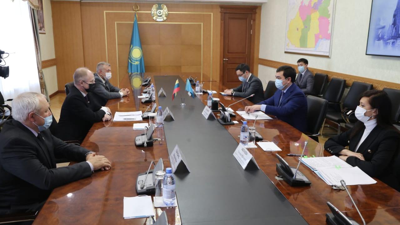 Женис Касымбек встретился с чрезвычайным и полномочным послом Литовской республики