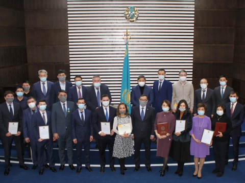 Тәуелсіздік күні мерекесіне орай мемлекеттік кірістер органдарының қызметкерлері марапатталды
