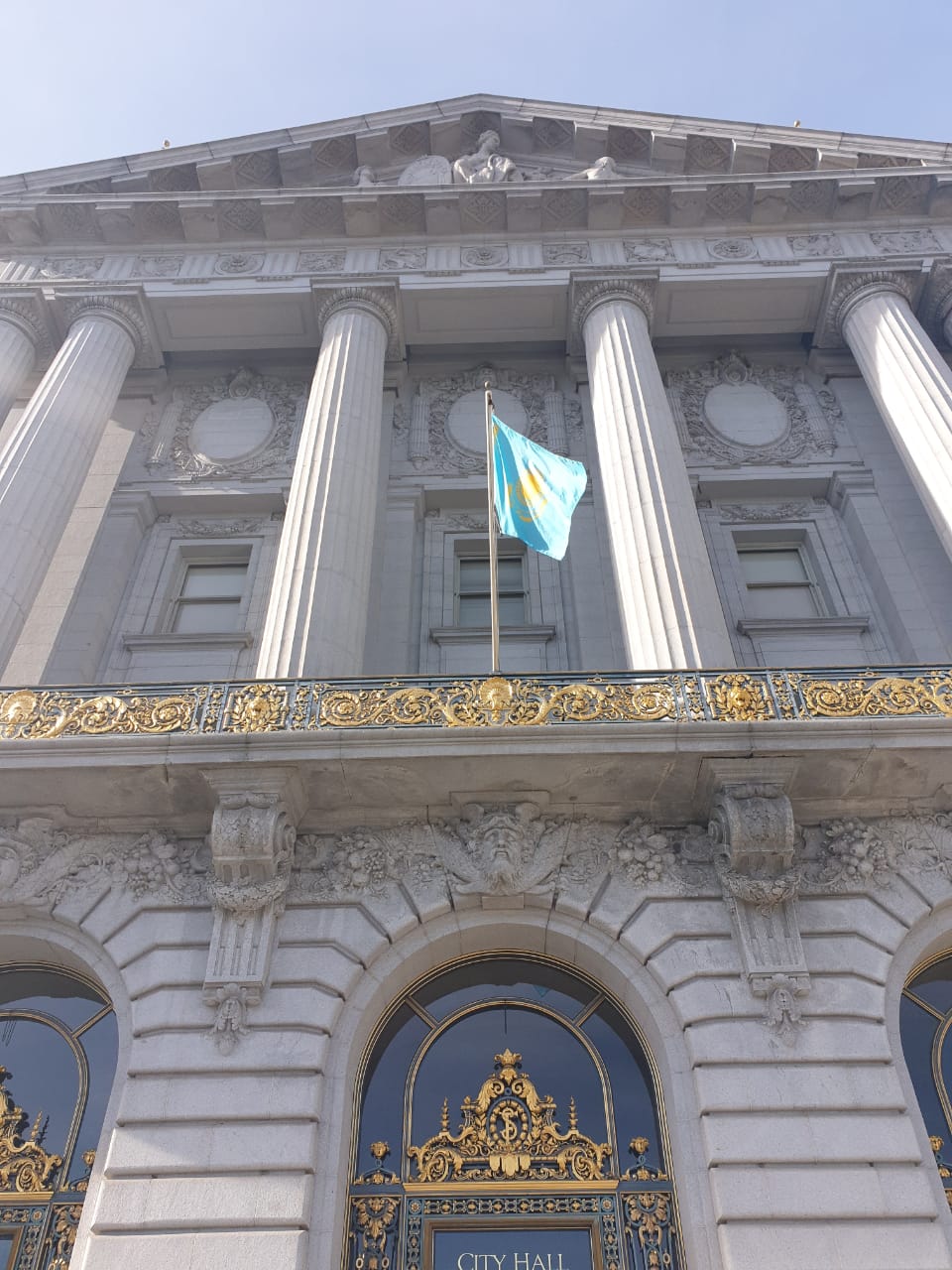 В главном здании Сан-Франциско подняли флаг Казахстана