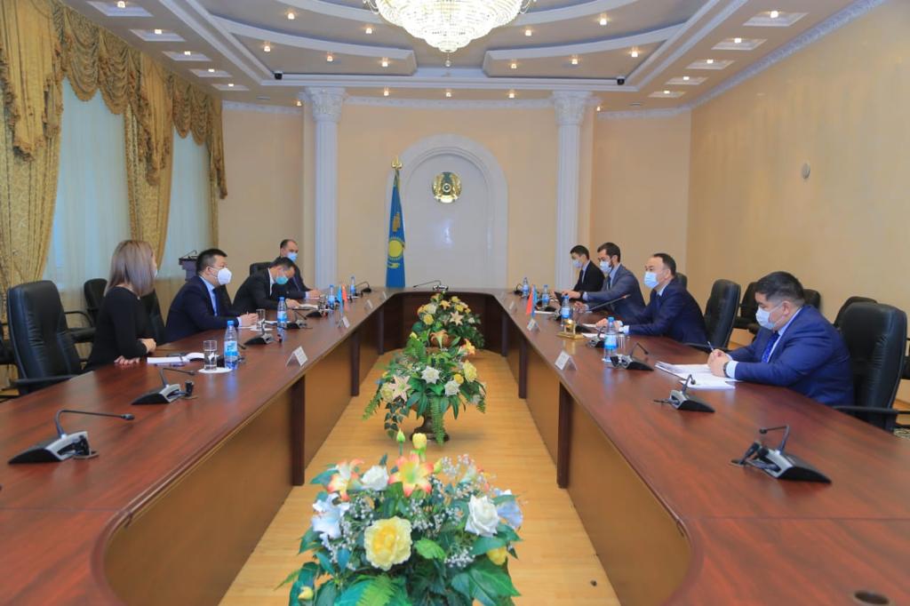 Meeting with top managers of China National Machinery Import and Export CO., ltd and JAC Motors»