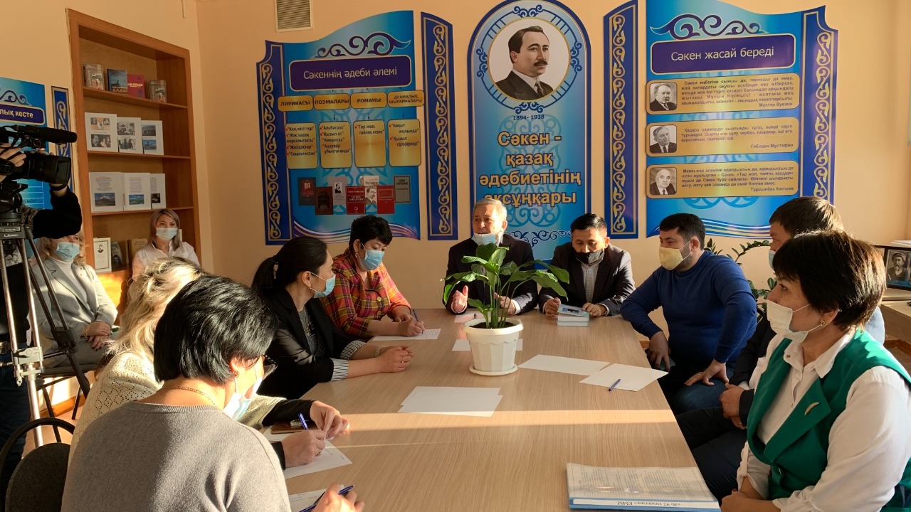 Карагандинской гимназии №92 присвоили имя Сакена Сейфуллина