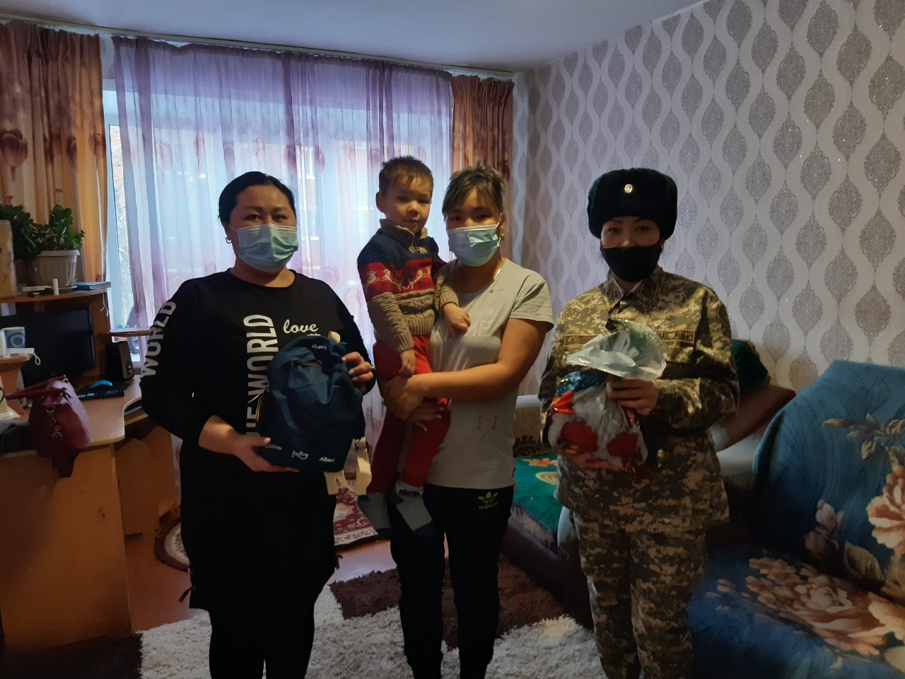 Өскемен гарнизонында әскери қызметшілердің балаларын Жаңа жыл мерекесімен құттықтады