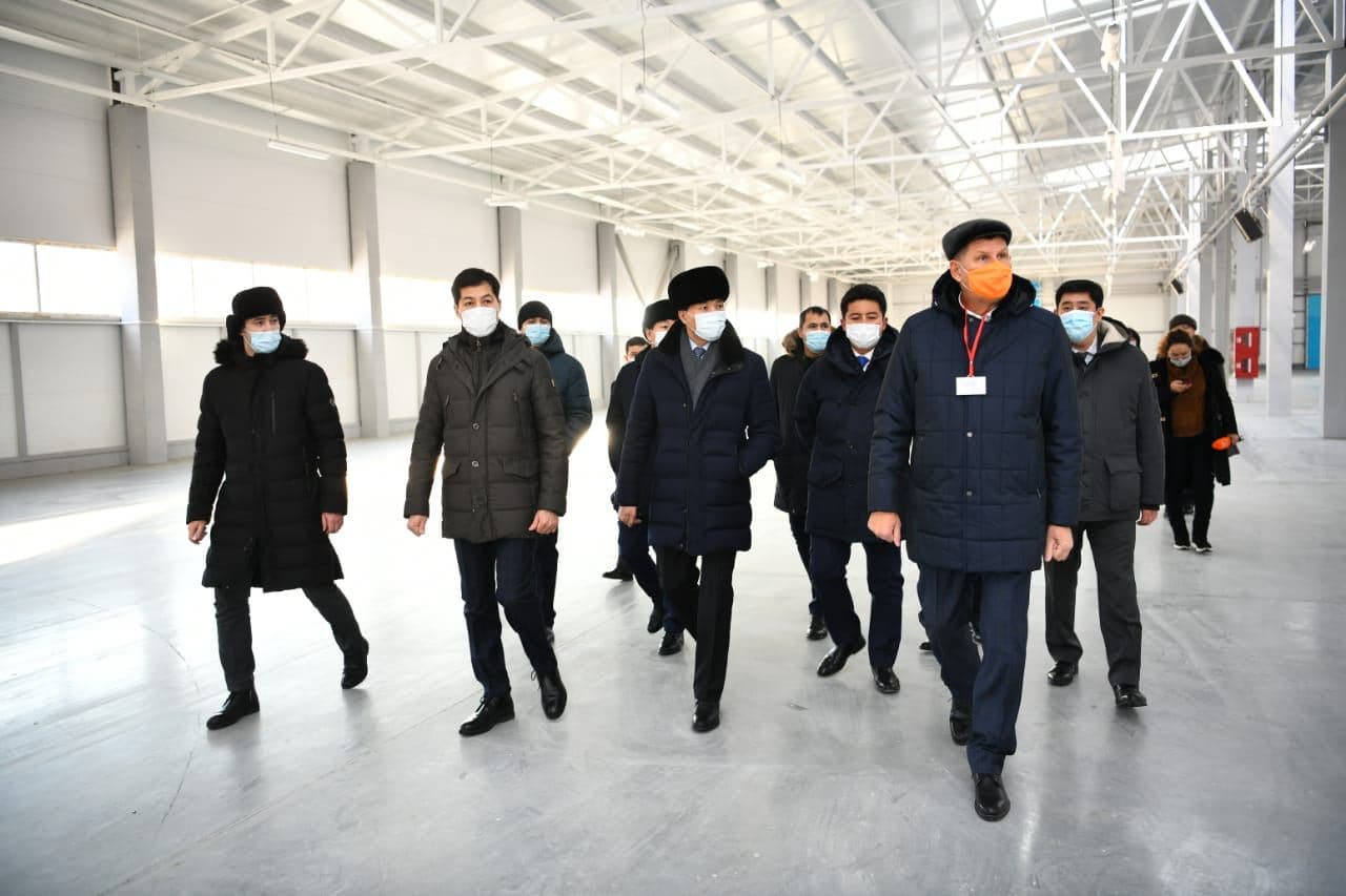 рабочий кз. куртка гастарбайтер 2. ао «казахстанская аграрная экспертиза». рабочий кз. логотип для спецодежды гостям.