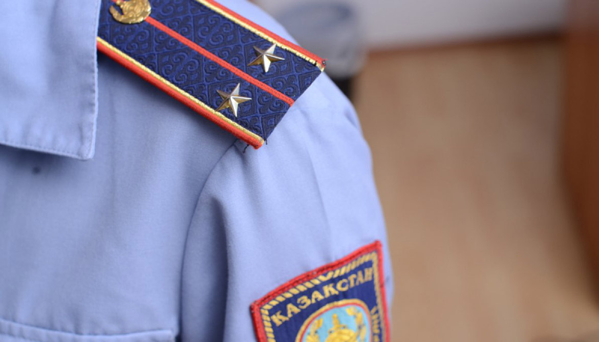 «Қарасора іс-шарасы»: Атырауда тас жолда 17 келі марихуанна тасымалдаған күдікті ұсталды