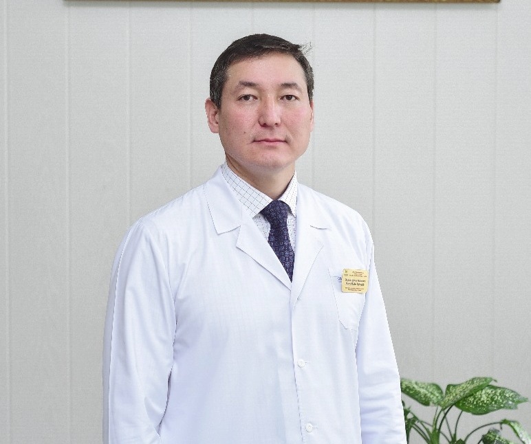 Сүйкімді орыс қызы оның барлық саңылауларында трахает болды