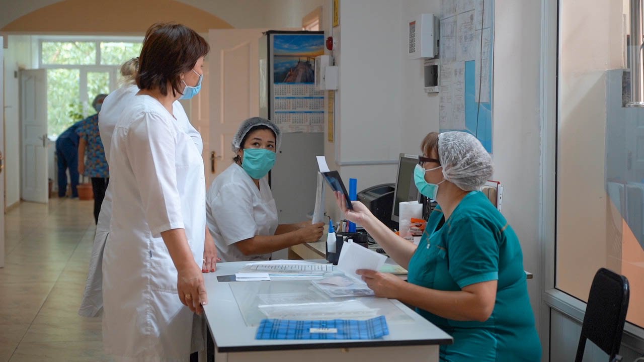 Дикасы да, кисы да бар әйелдің суреті