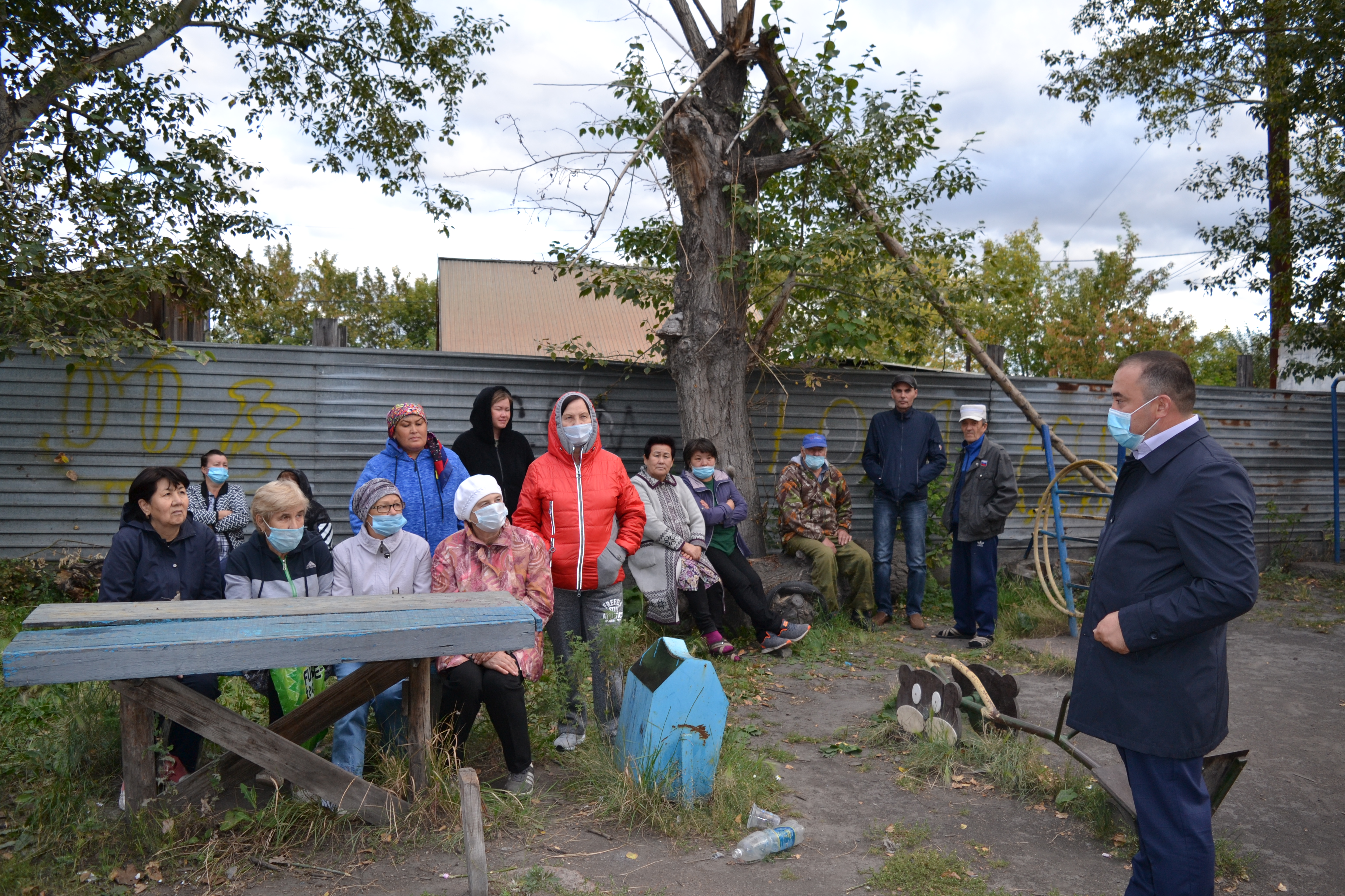 Аким района провел сход жителей улицы Нурмагамбетова
