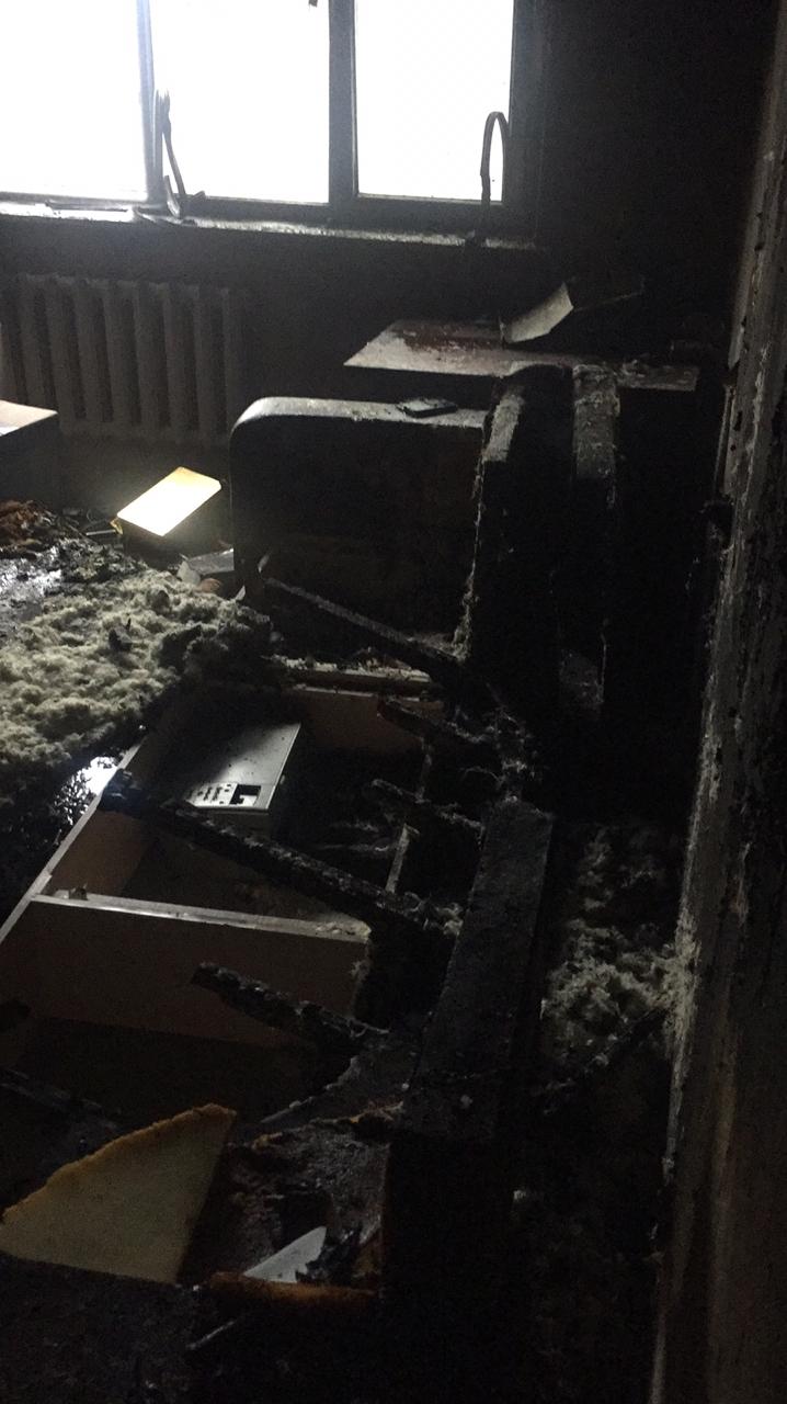Пожарные Алмалинского района спасли 30-летнего мужчину с горящей квартиры многоэтажки