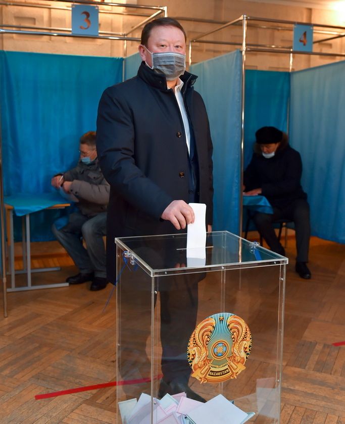 СҚО әкiмi сайлауда дауыс бердi