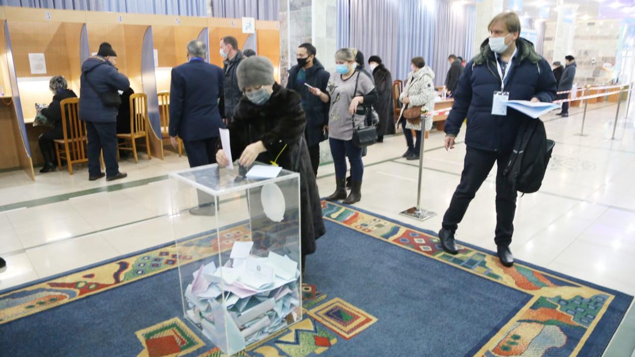 Выборы проходят спокойно, без нарушений, с соблюдением санитарных мер - российский наблюдатель