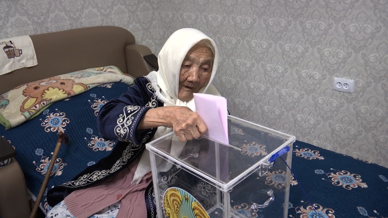 Алматы облысында 110 жастағы кейуана сайлауда дауыс берді