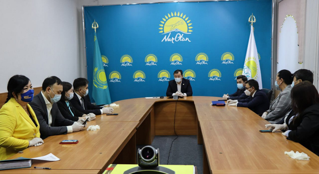 Западноказахстанцам вручили Благодарственные письма от Елбасы