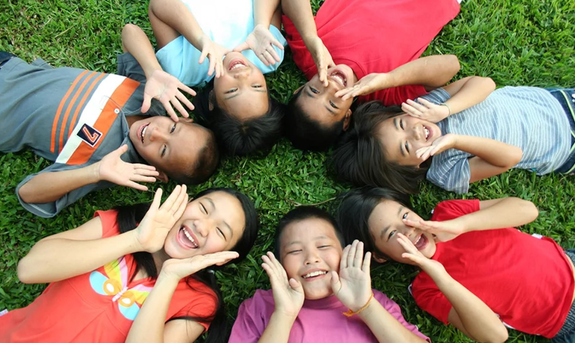 Трансвеститпен жыныстық қатынас туралы онлайн бейнелерді қараңыз