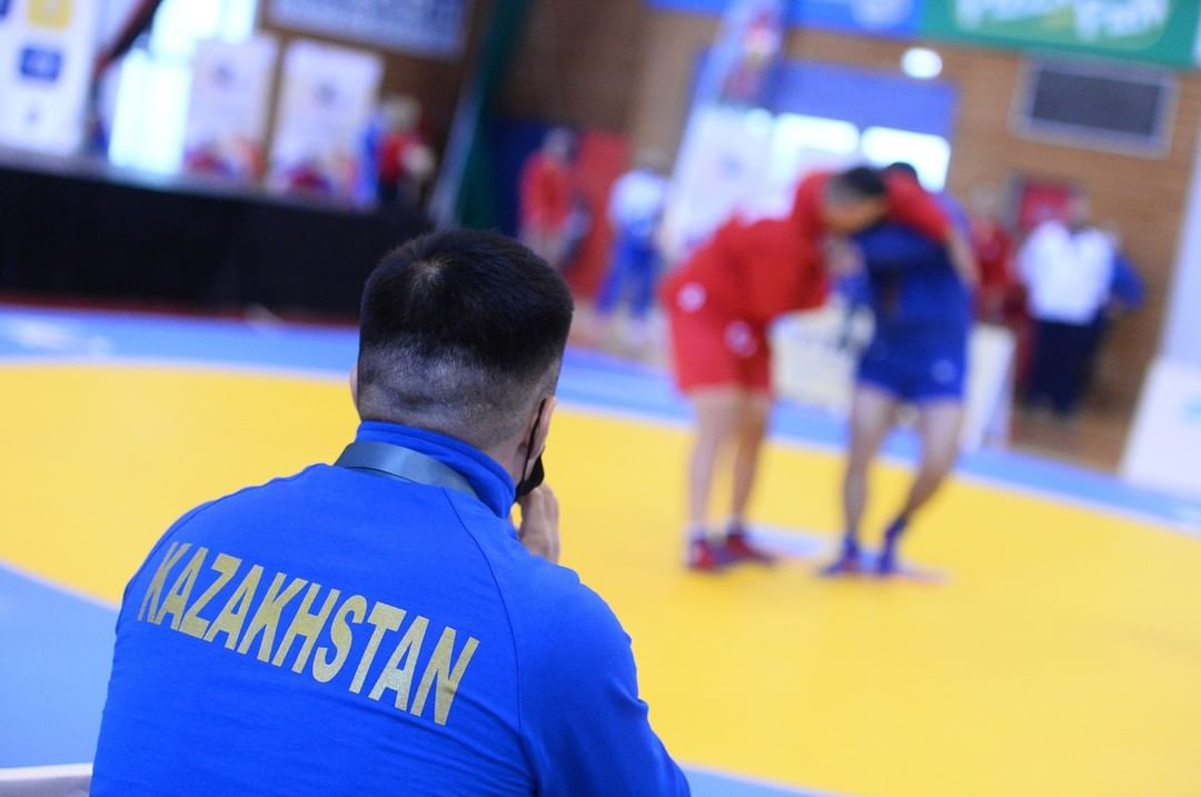 Казахстанские самбисты во второй день завоевали семь медалей