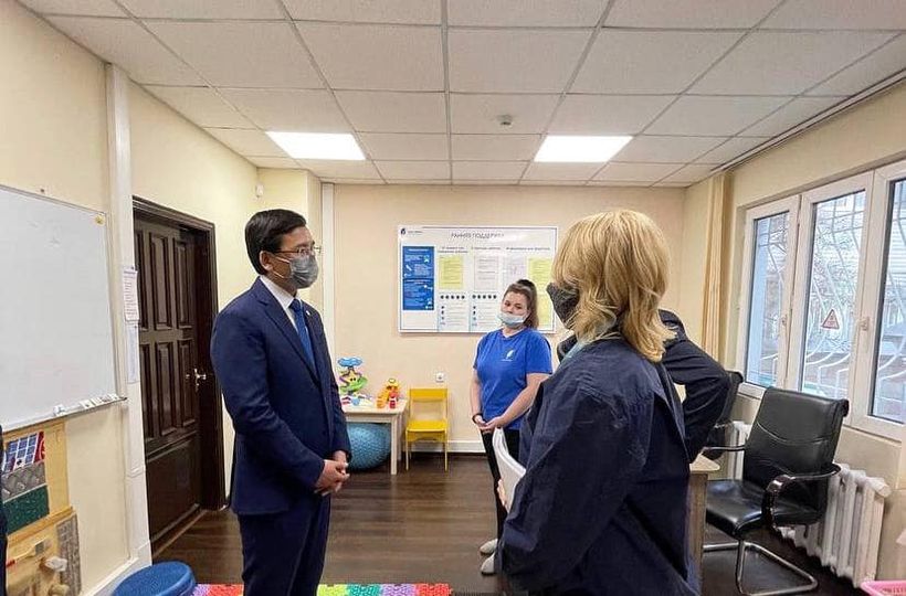 Министр образования и науки Асхат Аймагамбетов посетил аутизм-центр и школьные теплицы в г. Алматы