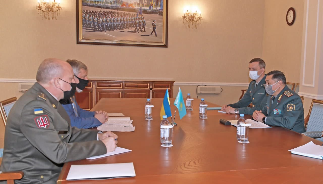 Казахстанско-украинское сотрудничество обсудили в Минобороны
