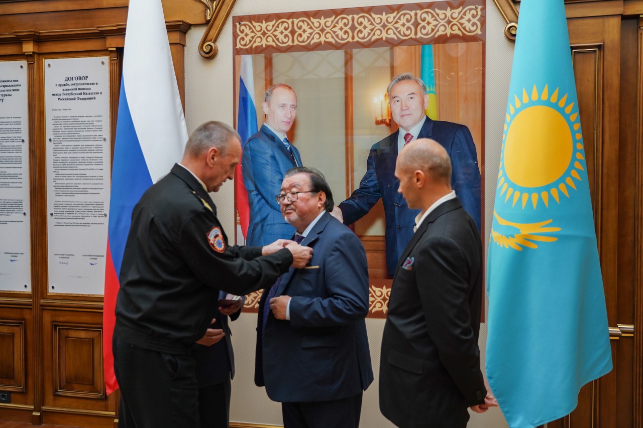Қазақстан Жазушылар одағының төрағасы Ұлықбек Есдәулет Еуразиялық құрмет белгісімен марапатталды