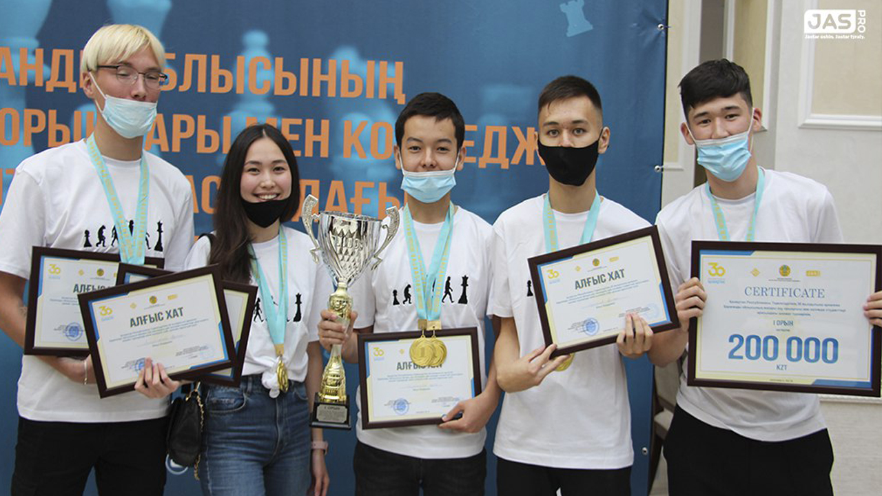 Команда КарТУ заняла первое место в областном турнире по шахматам
