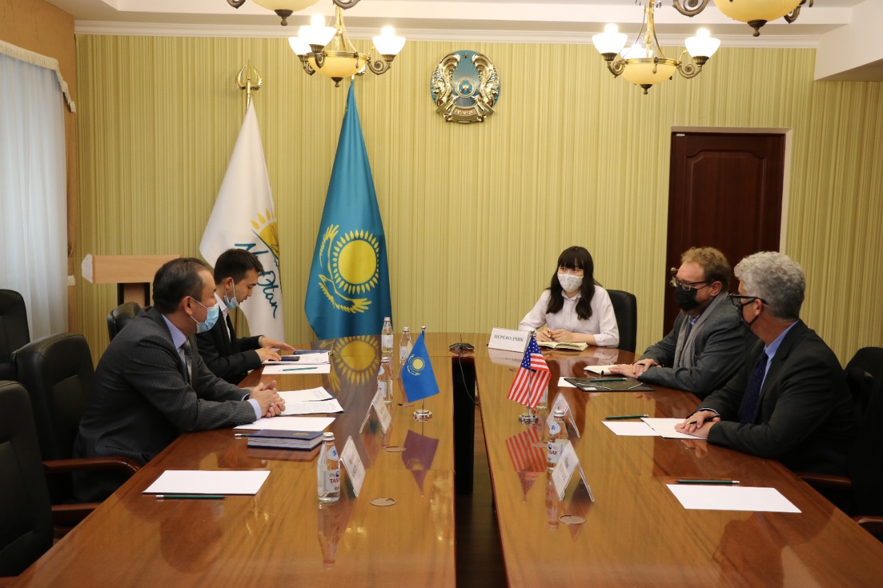 АҚШ өкілдерімен қарулы қақтығыс аймақтарынан оралған азаматтарды оңалту мәселелері талқыланды