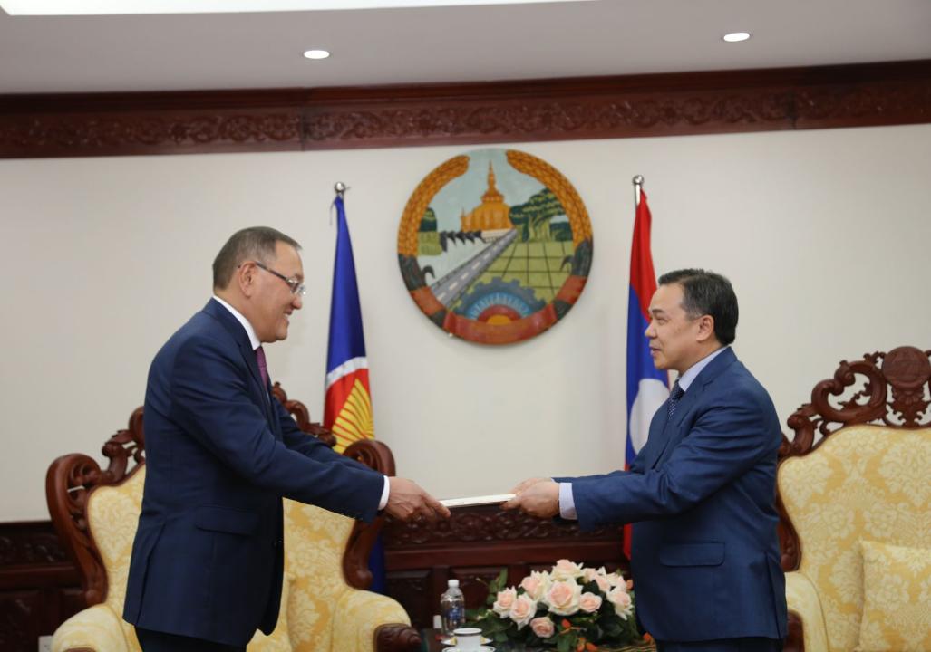 Посол Казахстана вручил верительные грамоты в адрес Президента Лаоса